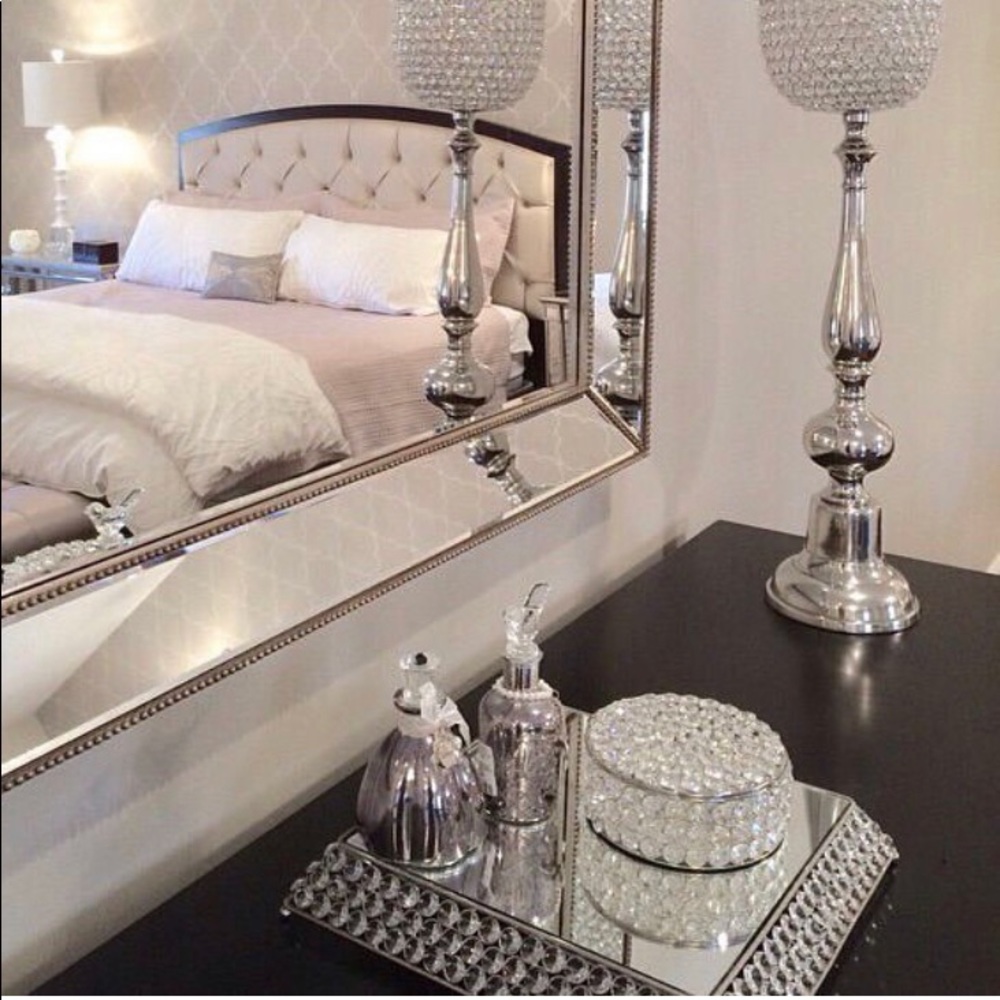 MIRROR RHINESTONED JEWELRY STAND